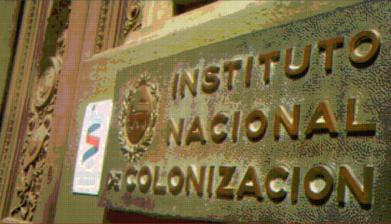 Foto de la placa institucional del INC